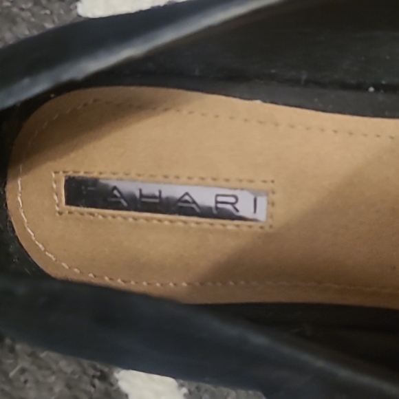 Tahari pioneer black ruffle suede point toe flats sz 9.5 SH82 - Picture 2 of 7